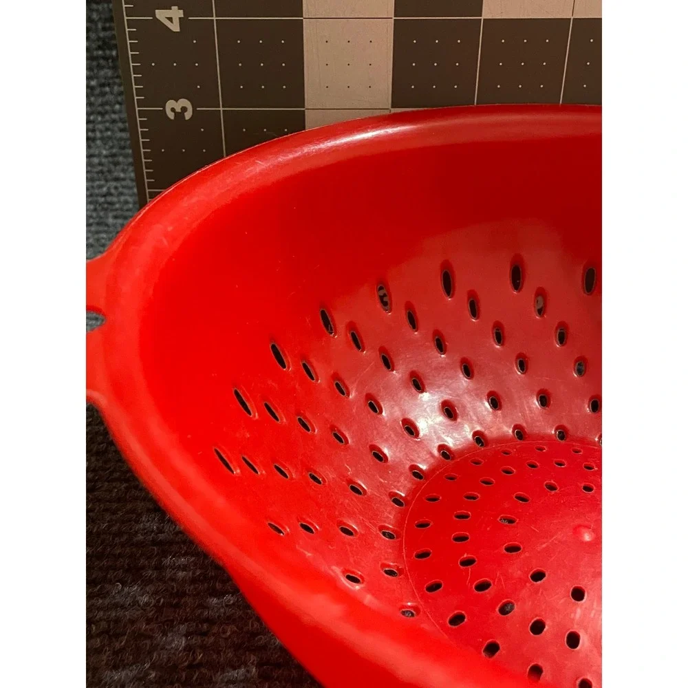 Betty Crocker Red Plastic Colander Strainer Round Kitchen Food Prep 7.5 Inch